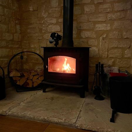 Cosy Cotswold Lodge By Your Home Here - Summer Sale For 3 Plus Nights - Ideal For Families With Log-Burner, Spa, Private Parking And Heated Swimming Pools Ashton Keynes Εξωτερικό φωτογραφία