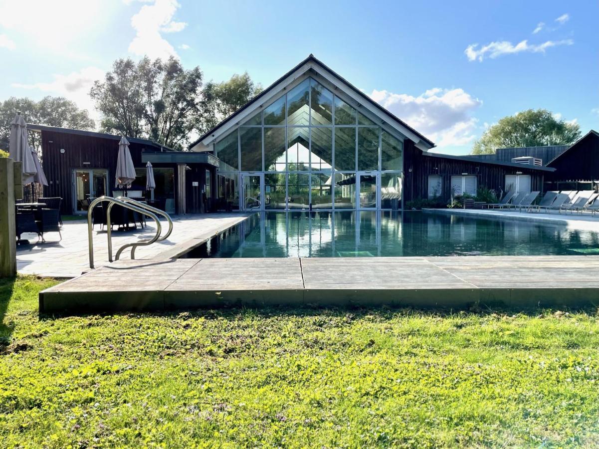 Cosy Cotswold Lodge By Your Home Here - Summer Sale For 3 Plus Nights - Ideal For Families With Log-Burner, Spa, Private Parking And Heated Swimming Pools Ashton Keynes Εξωτερικό φωτογραφία