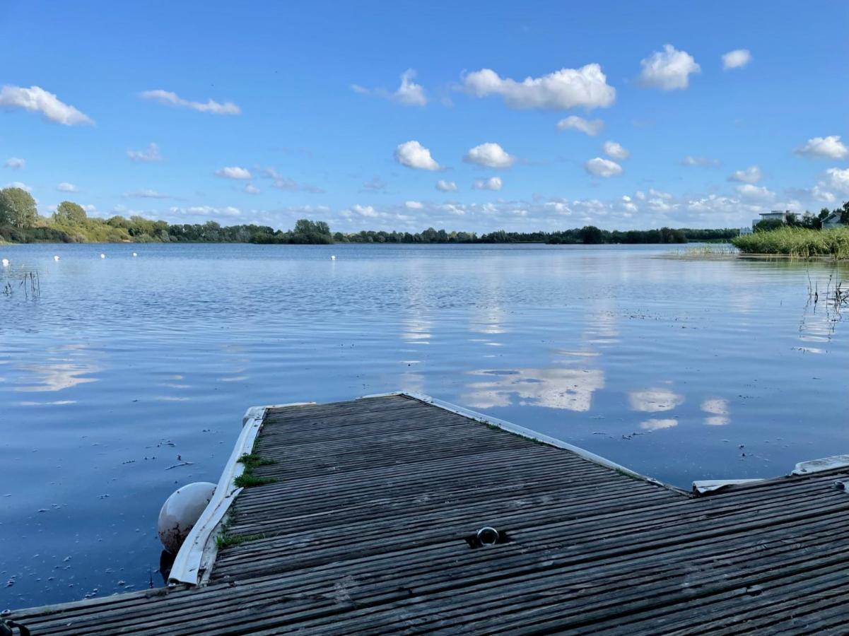 Cosy Cotswold Lodge By Your Home Here - Summer Sale For 3 Plus Nights - Ideal For Families With Log-Burner, Spa, Private Parking And Heated Swimming Pools Ashton Keynes Εξωτερικό φωτογραφία