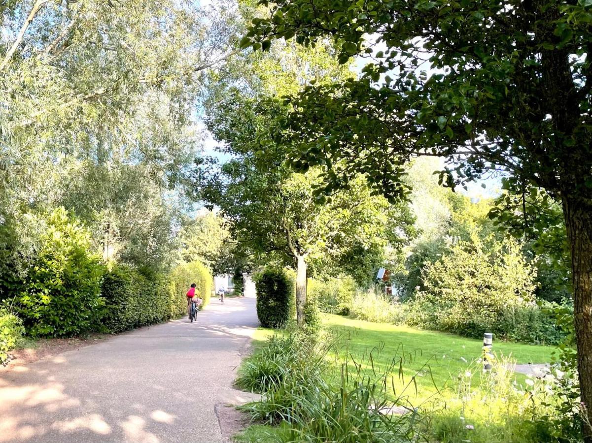 Cosy Cotswold Lodge By Your Home Here - Summer Sale For 3 Plus Nights - Ideal For Families With Log-Burner, Spa, Private Parking And Heated Swimming Pools Ashton Keynes Εξωτερικό φωτογραφία
