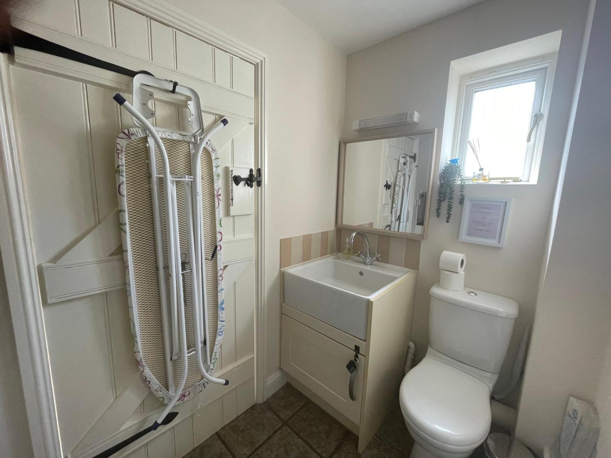 Cosy Cotswold Lodge By Your Home Here - Summer Sale For 3 Plus Nights - Ideal For Families With Log-Burner, Spa, Private Parking And Heated Swimming Pools Ashton Keynes Εξωτερικό φωτογραφία