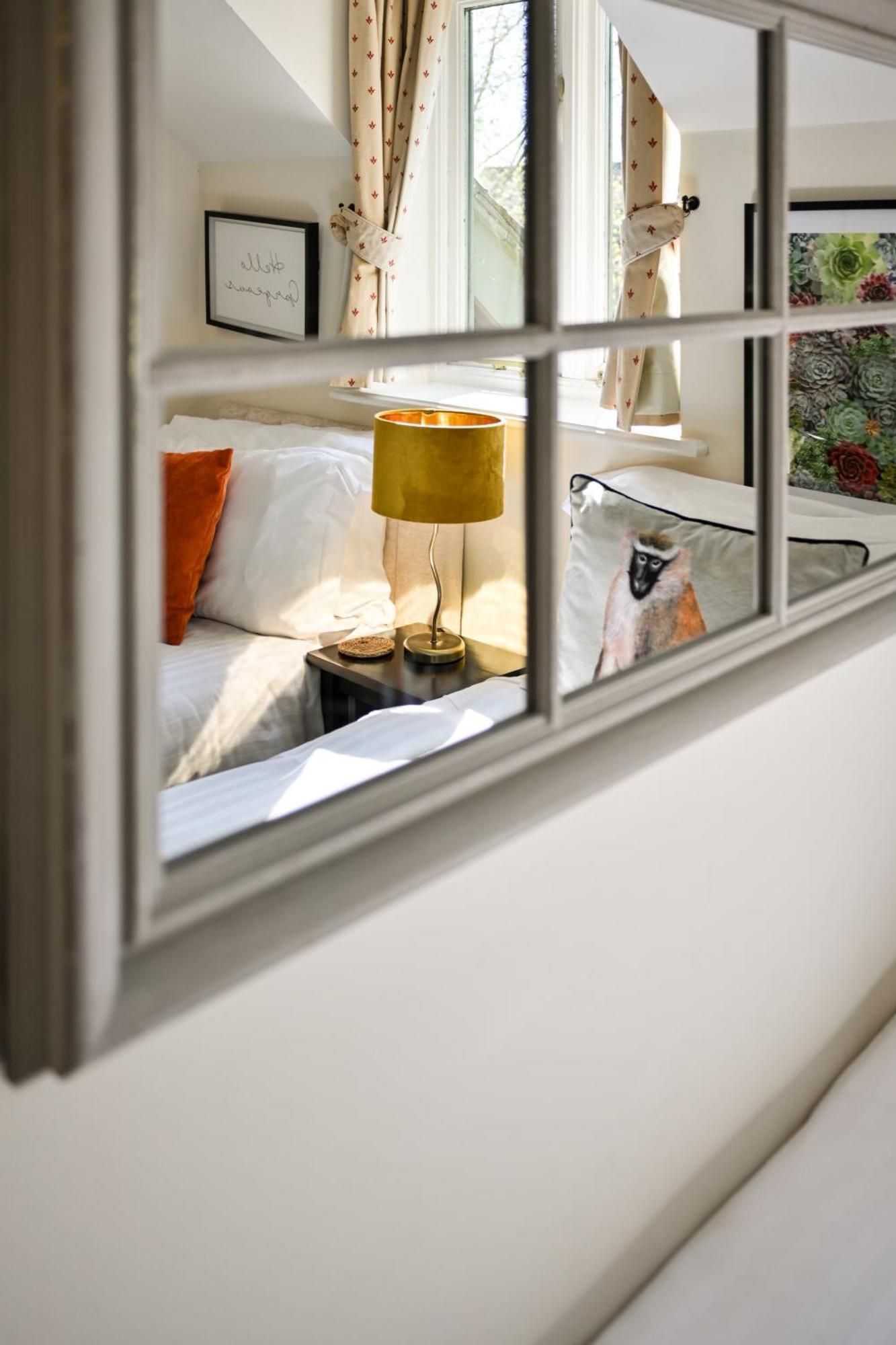 Cosy Cotswold Lodge By Your Home Here - Summer Sale For 3 Plus Nights - Ideal For Families With Log-Burner, Spa, Private Parking And Heated Swimming Pools Ashton Keynes Εξωτερικό φωτογραφία