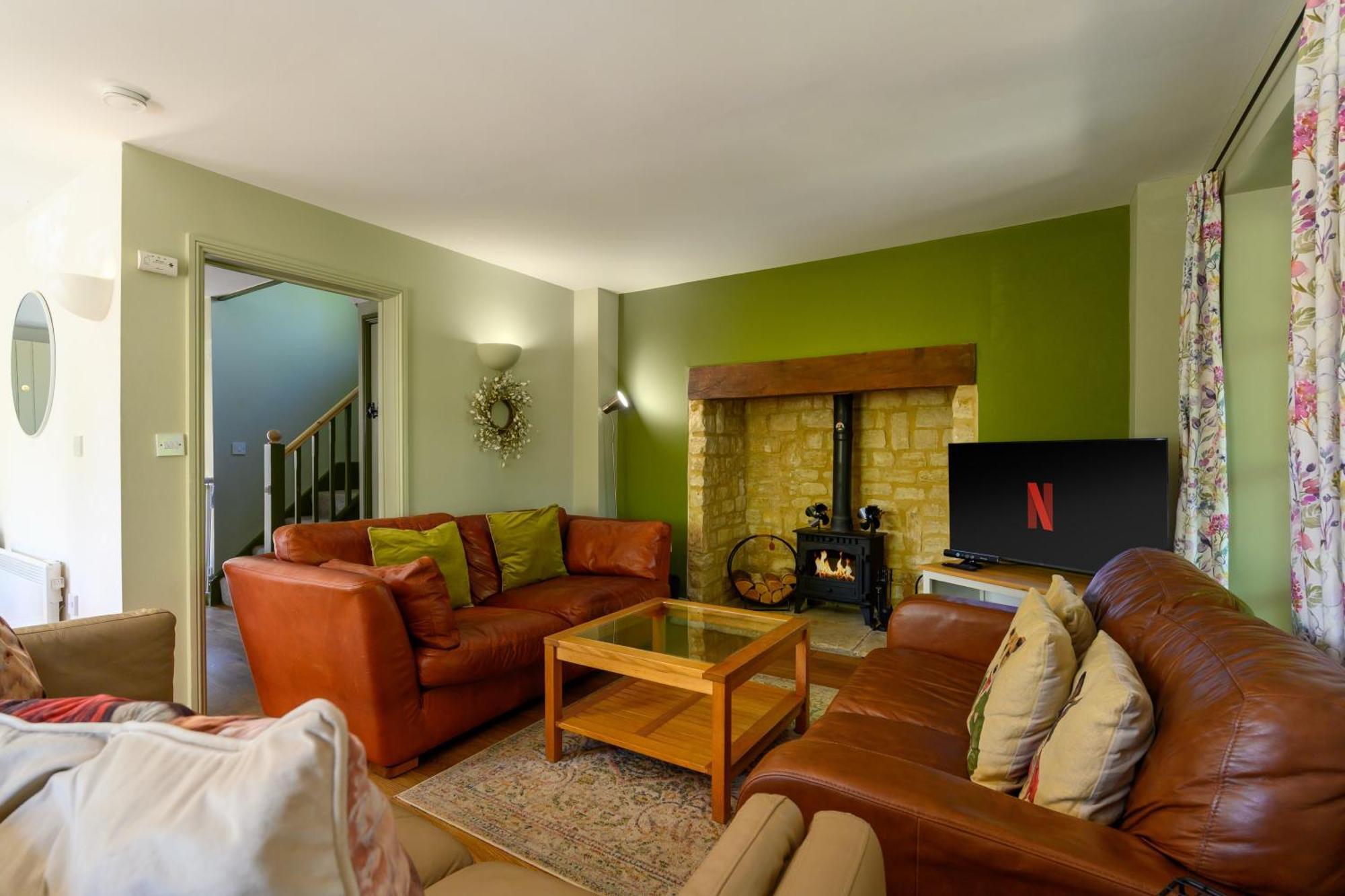 Cosy Cotswold Lodge By Your Home Here - Summer Sale For 3 Plus Nights - Ideal For Families With Log-Burner, Spa, Private Parking And Heated Swimming Pools Ashton Keynes Εξωτερικό φωτογραφία