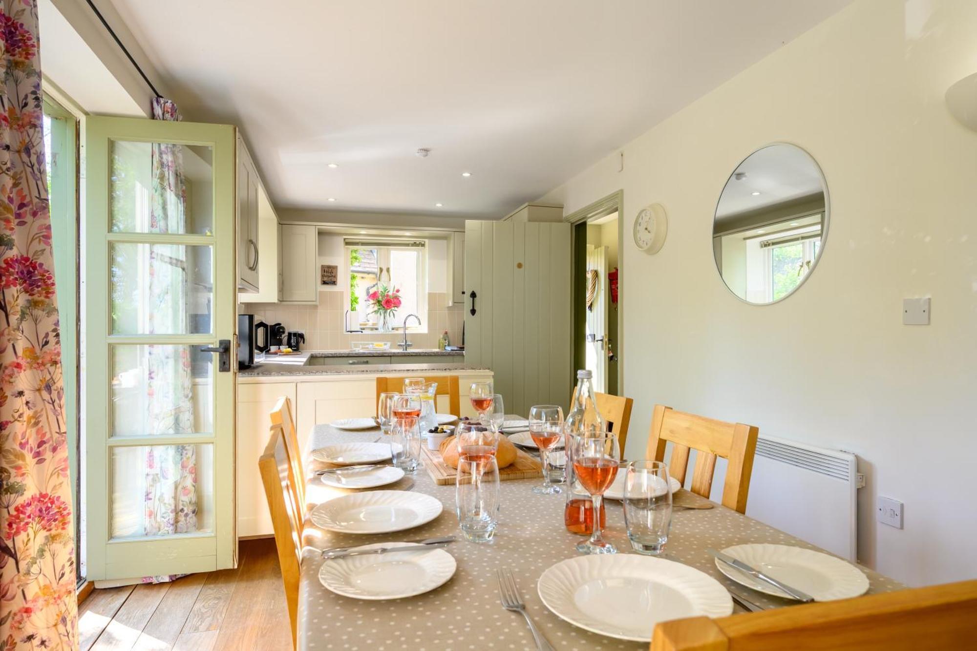 Cosy Cotswold Lodge By Your Home Here - Summer Sale For 3 Plus Nights - Ideal For Families With Log-Burner, Spa, Private Parking And Heated Swimming Pools Ashton Keynes Εξωτερικό φωτογραφία