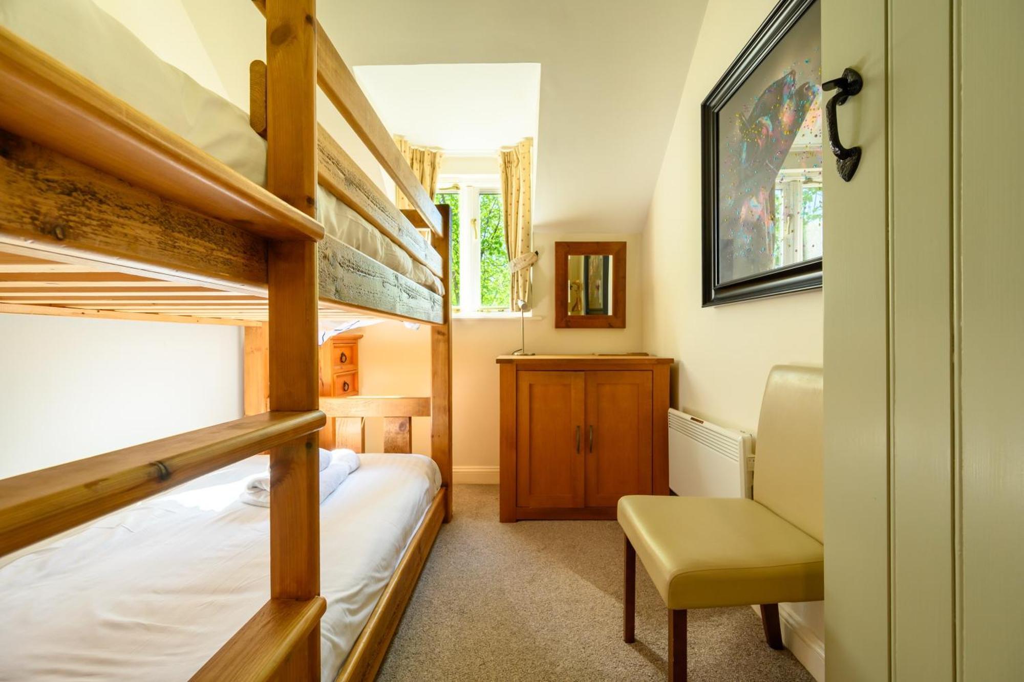 Cosy Cotswold Lodge By Your Home Here - Summer Sale For 3 Plus Nights - Ideal For Families With Log-Burner, Spa, Private Parking And Heated Swimming Pools Ashton Keynes Εξωτερικό φωτογραφία
