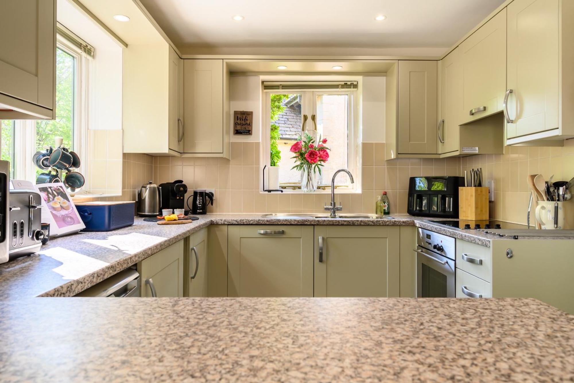 Cosy Cotswold Lodge By Your Home Here - Summer Sale For 3 Plus Nights - Ideal For Families With Log-Burner, Spa, Private Parking And Heated Swimming Pools Ashton Keynes Εξωτερικό φωτογραφία