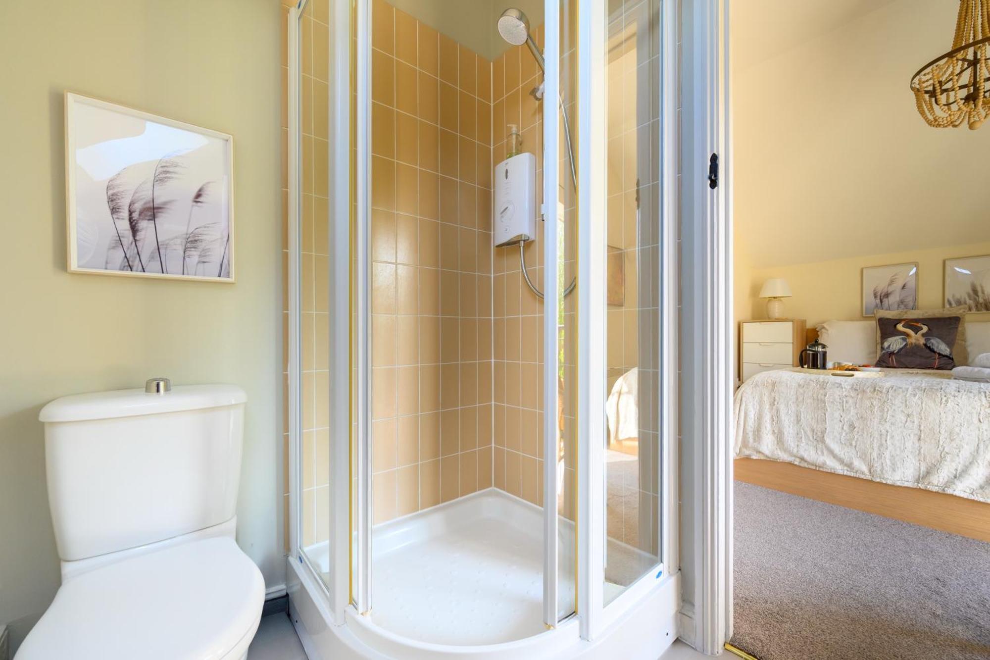 Cosy Cotswold Lodge By Your Home Here - Summer Sale For 3 Plus Nights - Ideal For Families With Log-Burner, Spa, Private Parking And Heated Swimming Pools Ashton Keynes Εξωτερικό φωτογραφία