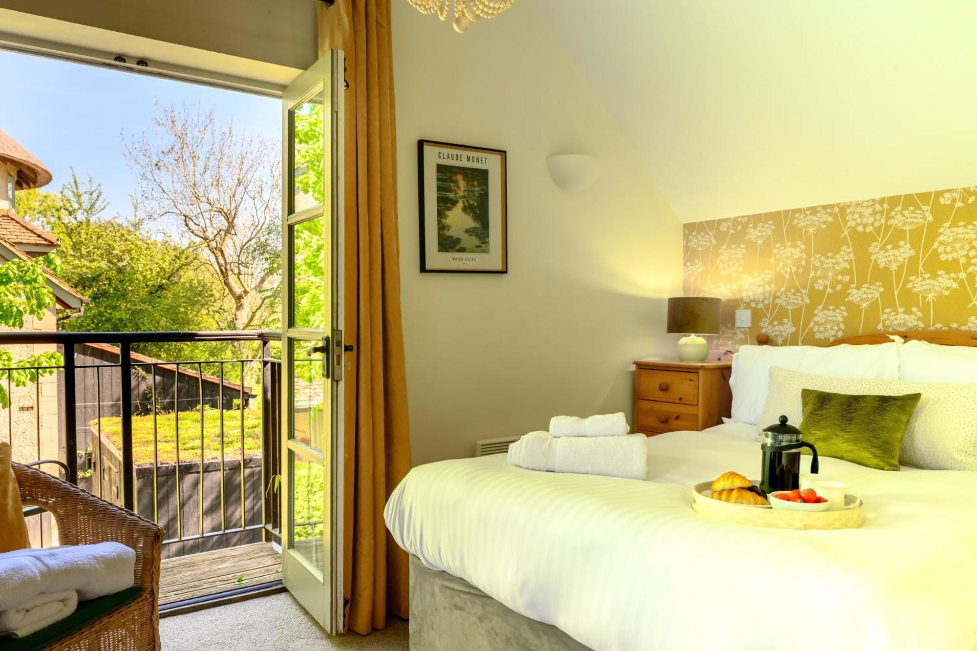 Cosy Cotswold Lodge By Your Home Here - Summer Sale For 3 Plus Nights - Ideal For Families With Log-Burner, Spa, Private Parking And Heated Swimming Pools Ashton Keynes Εξωτερικό φωτογραφία